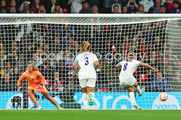 Georgia Stanway England penalty v USA Wembley 2022