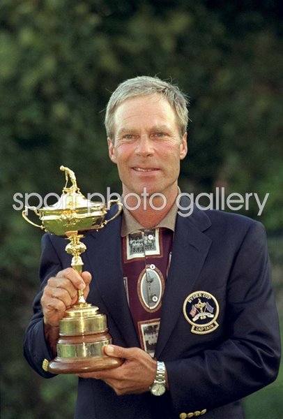 Ben Crenshaw American Ryder Cup Captain with the trophy Brookline 1999