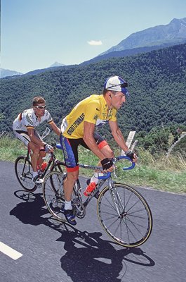 Lance Armstrong leads Jan Ullrich Stage 14 Tour de France 2001
