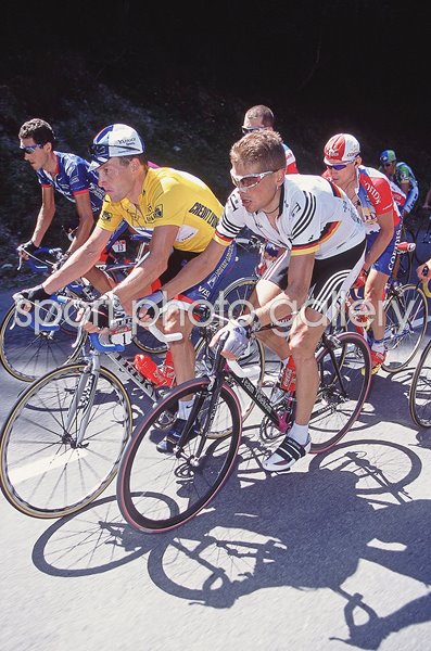 Lance Armstrong & Jan Ullrich peloton Stage 14 Tour de France 2001