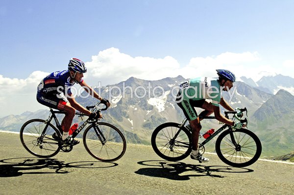 Lance Armstrong & Jan Ullrich descend Tour De France 2003