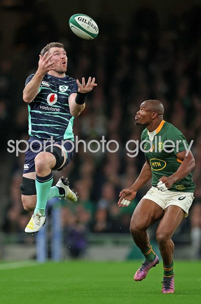 Peter O’Mahony Ireland wins catch v Makazole Mapimpi South Africa Dublin 2022 