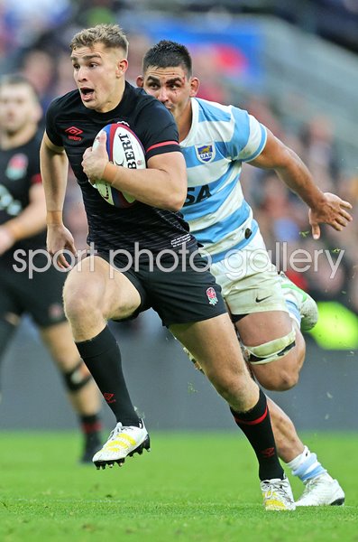 Jack van Poortvliet England breaks clear v Argentina Autumn International 2022