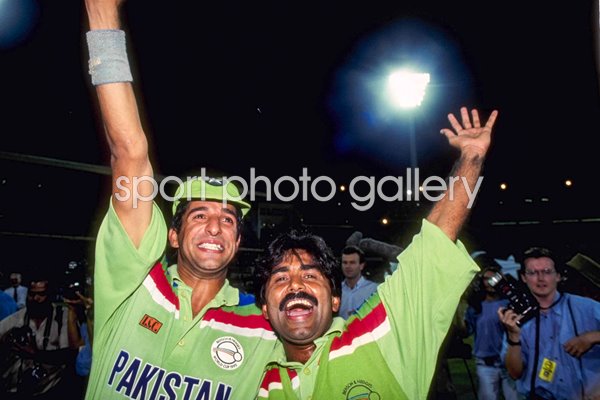 Wasim Akram & Javed Miandad celebrate World Cup Final 1992
