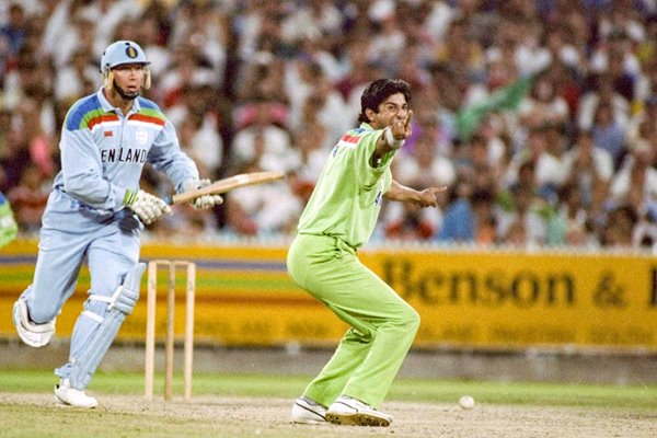 Wasim Akram Pakistan appeals v England World Cup Final 1992