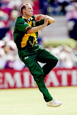 Allan Donald South Africa bowls World Cup 1999
