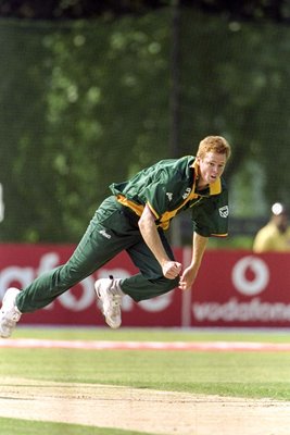 Shaun Pollock South Africa bowls v Kenya World Cup 1999