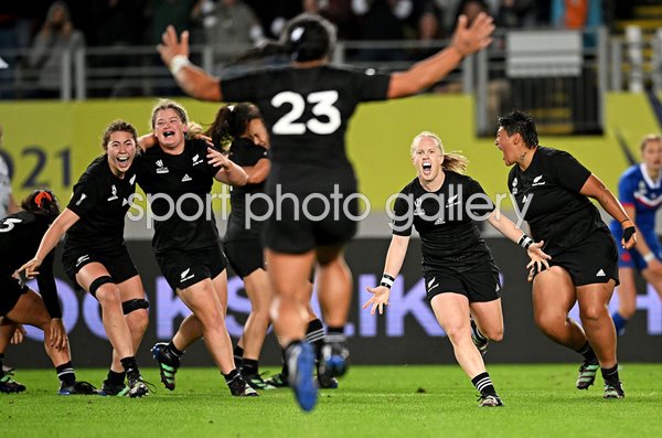 Kendra Cocksedge New Zealand celebrates win v France World Cup 2021