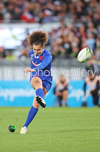 Caroline Drouin France kicks v New Zealand Rugby World Cup 2021 Semi Final 