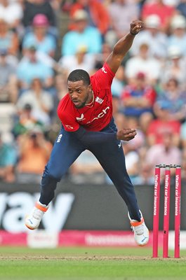 Chris Jordan England bowls v South Africa Southampton 2022