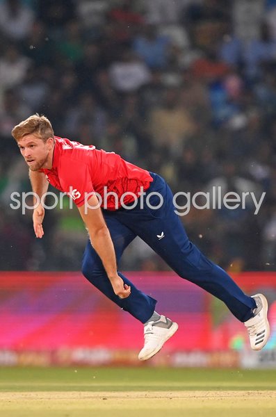 David Willey England bowls v Pakistan 6th IT20 Lahore 2022