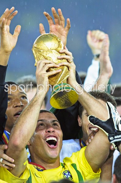 Ronaldo lifts World Cup Trophy Yokohama South Korea 2002