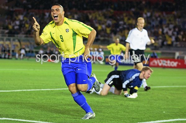 Ronaldo Brazil scores v Germany World Cup Final Yokohama 2002