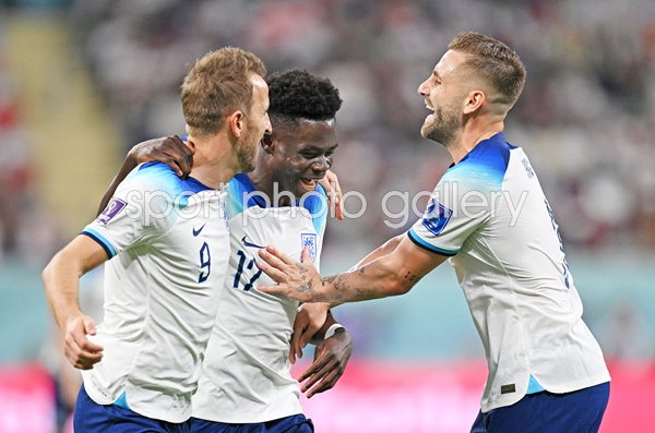 Harry Kane & Luke Shaw celebrate Bukayo Saka goal v Iran World Cup 2022