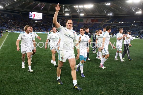 Sergio Parisse Italy lap of honour v France 2013