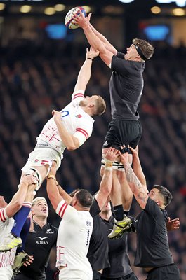 Scott Barrett New Zealand lineout catch v England Autumn International 2022