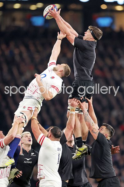 Scott Barrett New Zealand lineout catch v England Autumn International 2022