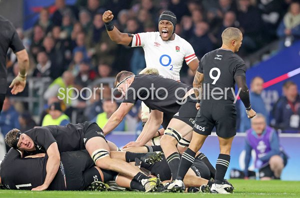 Maro Itoje England celebrates v New Zealand Autumn International 2022