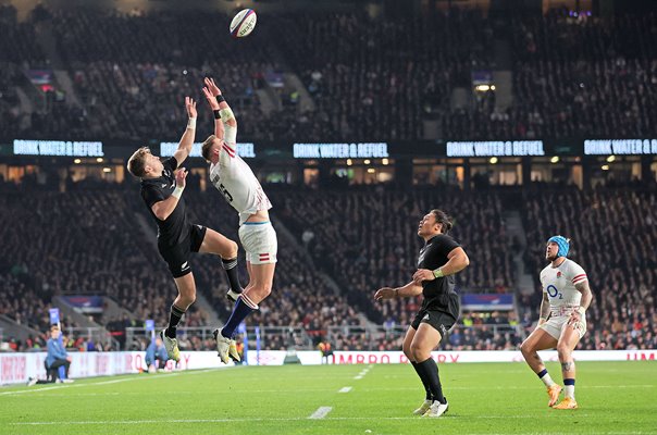 Freddie Steward England v Beauden Barrett New Zealand Autumn International 2022