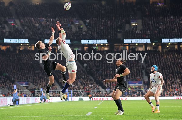 Freddie Steward England v Beauden Barrett New Zealand Autumn International 2022