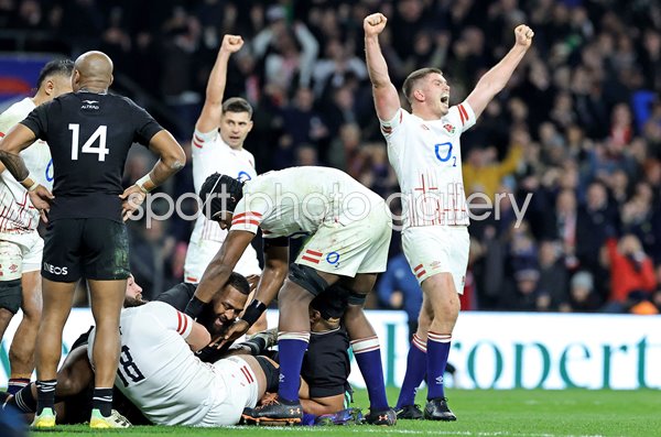Owen Farrell England celebrates v New Zealand Autumn International 2022
