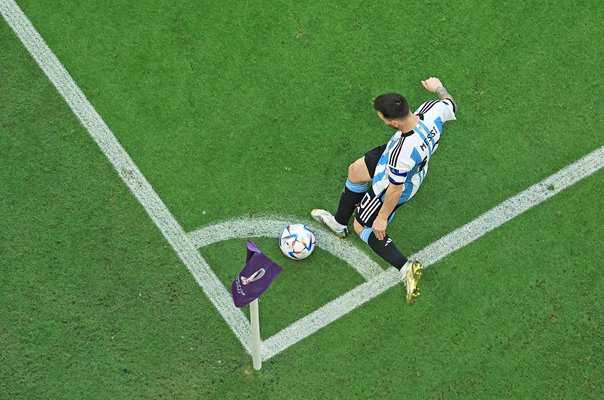 Lionel Messi Argentina corner kick v Saudi Arabia World Cup 2022