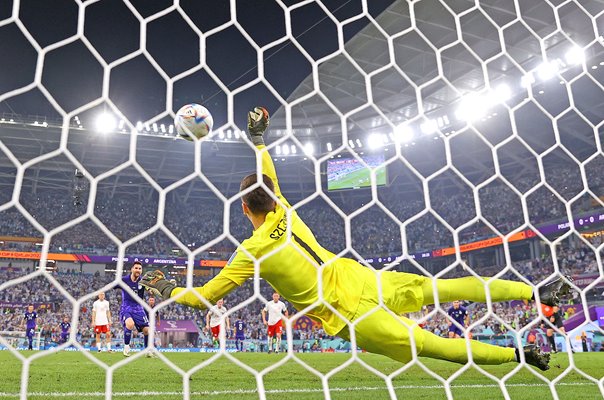 Wojciech Szczesny Poland saves Lionel Messi penalty Group C World Cup 2022