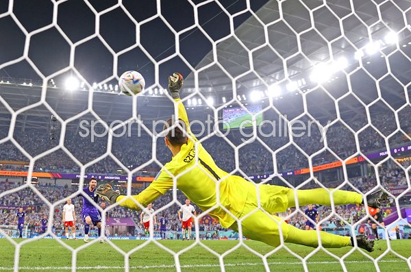 Wojciech Szczesny Poland saves Lionel Messi penalty Group C World Cup 2022