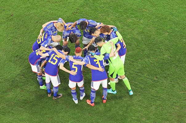 Japan team huddle v Spain Group E World Cup Qatar 2022