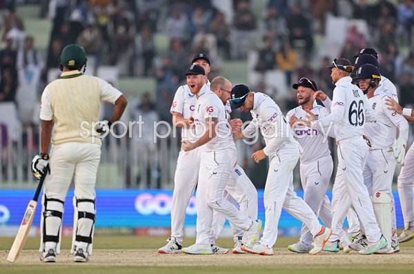 Ben Stokes & England celebrates v Pakistan Rawalpindi Test 2022