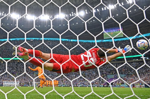 Emiliano Martinez Argentina save v Netherlands Quarter Final World Cup 2022