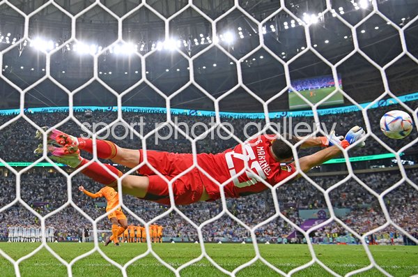 Emiliano Martinez Argentina save v Netherlands Quarter Final World Cup 2022