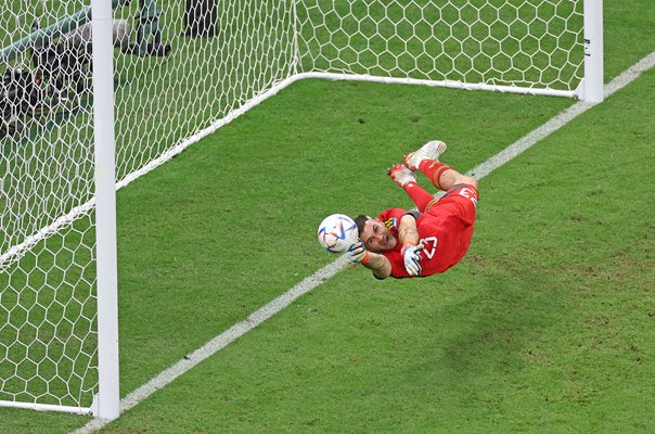 Emiliano Martinez Argentina penalty save v Netherlands Quarter Final World Cup 2022