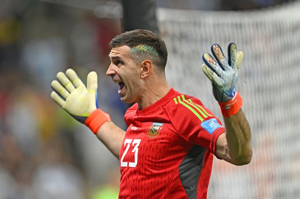 Emiliano Martinez Argentina celebrates penalty save v Netherlands Quarter Final World Cup 2022