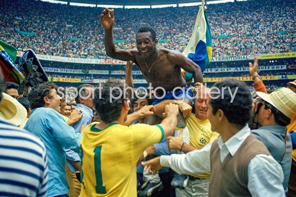 Pele Brazil celebrates World Cup win Mexico 1970