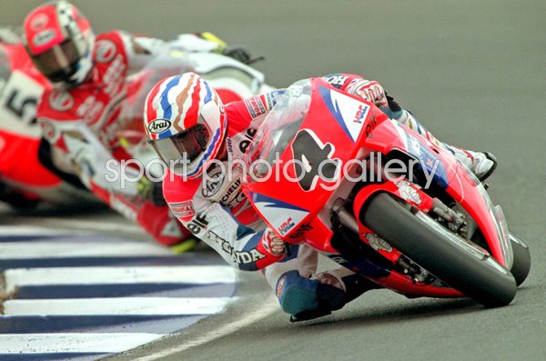 Michael Doohan USA leads Kevin Schwantz USA Suzuki Australian Grand Prix 1994