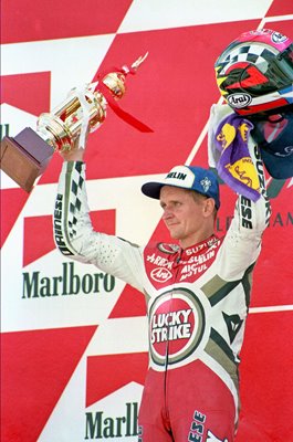 Kevin Schwantz USA Lucky Strike Suzuki wins Japanese Grand Prix 1994