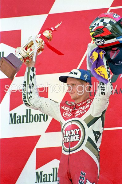 Kevin Schwantz USA Lucky Strike Suzuki wins Japanese Grand Prix 1994