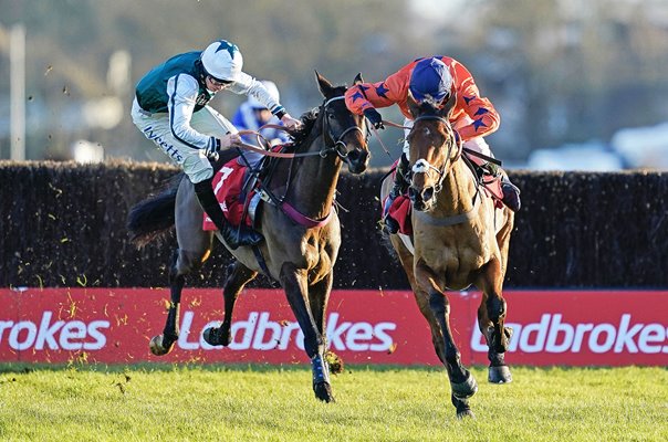 Bravemansgame clears last as L'Homme Presse falters King George Kempton 2022