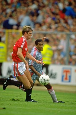 John Barnes Liverpool v Gary Pallister Manchester United Charity Shield 1990