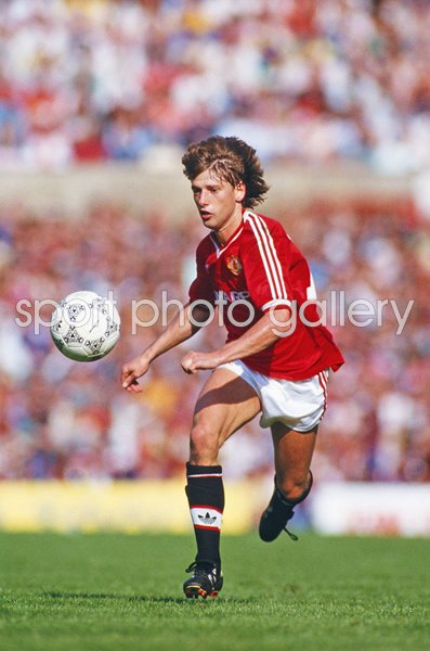 Jesper Olsen Manchester United v Chelsea Old Trafford 1987