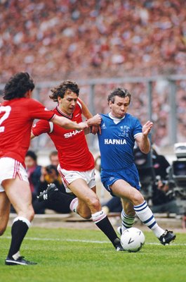 Peter Reid Everton v Bryan Robson Manchester United FA Cup Final 1985