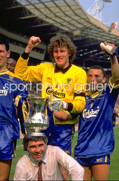 Dave Beasant Wimbledon celebrates FA Cup Final win v Liverpool 1988