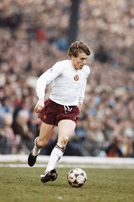 Tony Morley Aston Villa v Arsenal FA Cup Highbury 1983