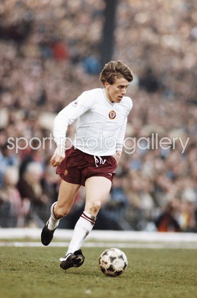 Tony Morley Aston Villa v Arsenal FA Cup Highbury 1983