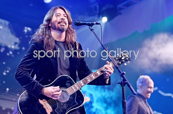 Dave Grohl Foo Fighters on stage Los Angeles 2022