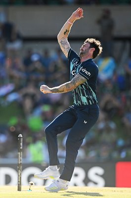 Reece Topley England bowls v South Africa ODI Kimberley 2023