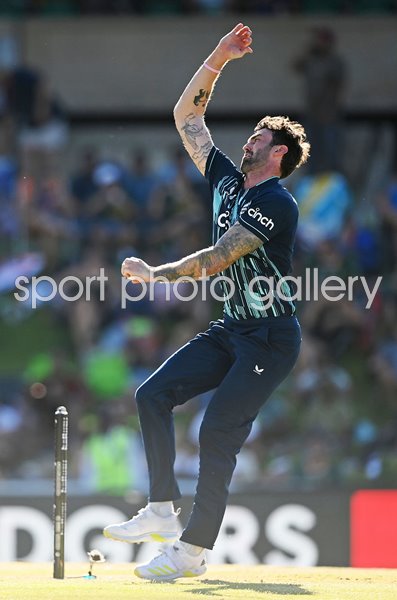 Reece Topley England bowls v South Africa ODI Kimberley 2023