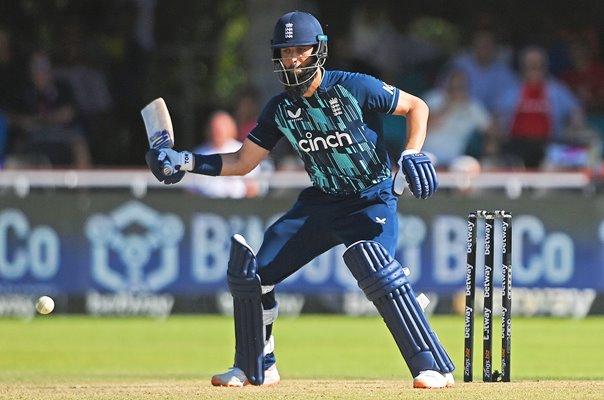 Moeen Ali England one handed shot v South Africa ODI Kimberley 2023