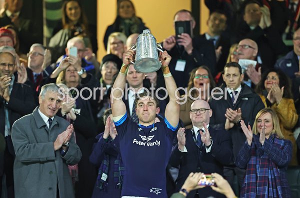 Jamie Ritchie Scotland lifts the Calcutta Cup Six Nations Twickenham 2023